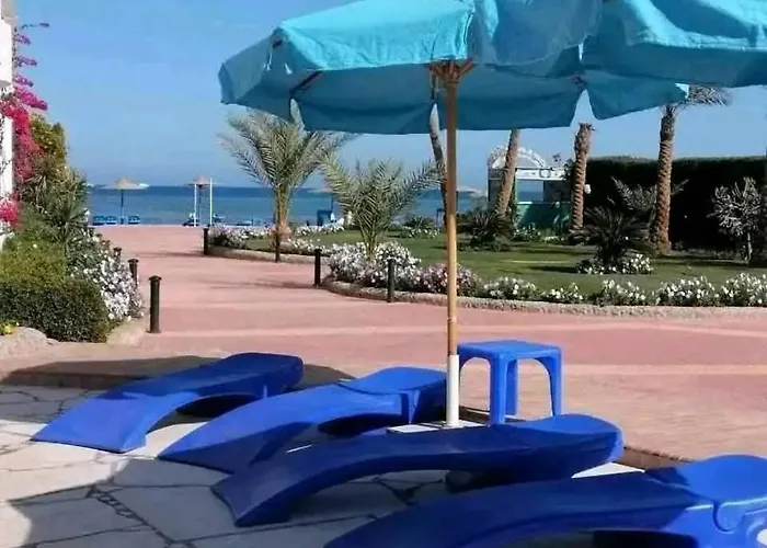 Cecelia Aparthotel