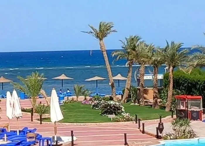 Cecelia Aparthotel *